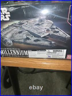 BANDAI Star Wars Millennium Falcon The Force Awakens 1/144 Scale Model Kit