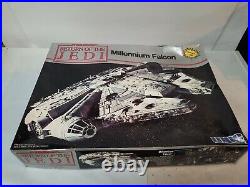 Millennium Falcon MPC 1989 Model Kit 8917 Star Wars Return of the Jedi