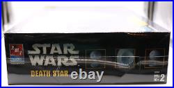 Model STAR WARS Death Star Model Kit (AMT/ERTL) New New