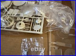 NOS Vintage 1979 Star Wars Unassembled Millennium Falcon Model Kit Illuminated