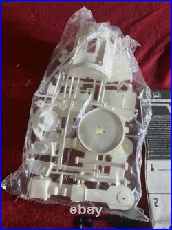 Star Wars MPC Authentic R2-D2 Vintage 1977 Plastic Model Kit 1-1912 Unassembled